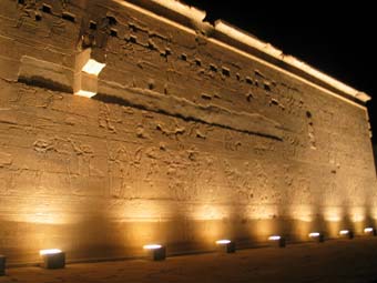 Philae -Tempel bei Nacht
